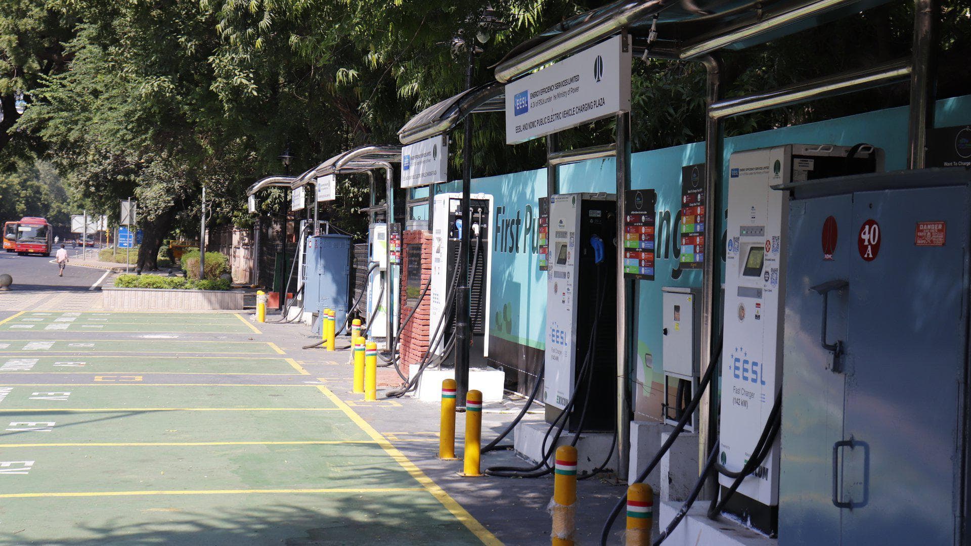 India Accelerates Electric Vehicle Adoption with Expanding Charging Infrastructure — gallery 1